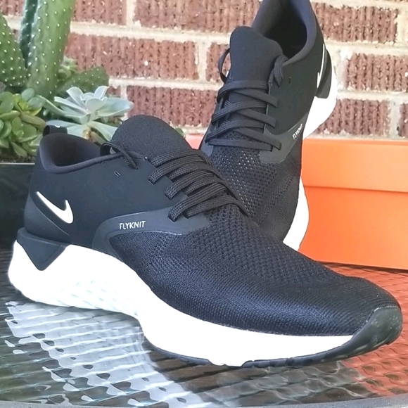Odyssey React Flyknit Black / White Run / Walking - Picture 1 of 7